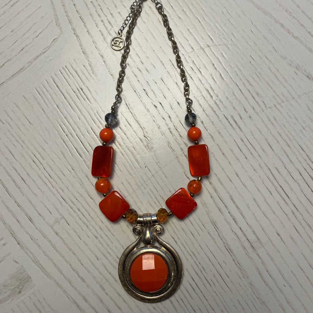 Erica Lyons Fashion Necklace Pendant Orange Gold Tones Claw Clasp 8$
